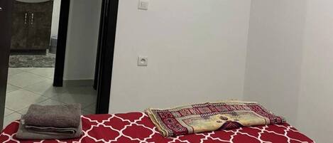 1 bedroom, bed sheets