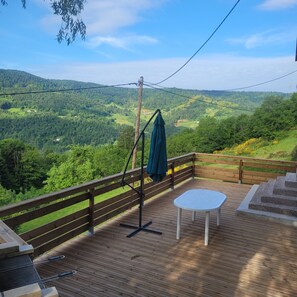 Property grounds - Farmhouse in a green mountain setting. Pets welcome! (Saulxures-sur-Moselotte)