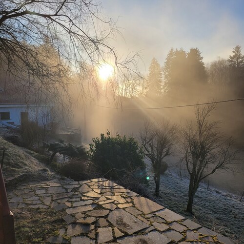 Farmhouse in a green mountain setting. Pets welcome!