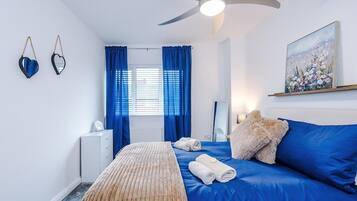 3 bedrooms, iron/ironing board, internet, bed sheets