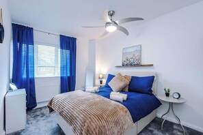 Iron/ironing board, travel cot, WiFi, bed sheets - Driveway | Modern Home In Altrincham | Sleeps 7 (Altrincham)