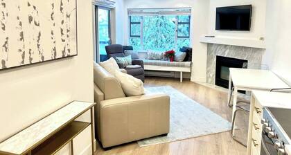 2 bedroom Whistler's Village Washer Dryer- Sleeps 6- Renovated Modern Finishes