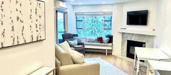 2 bedroom Whistler's Village Washer Dryer- Sleeps 6- Renovated Modern Finishes