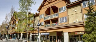 2 bedroom Whistler's Village Washer Dryer- Sleeps 6- Renovated Modern Finishes