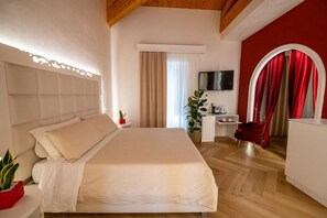 In-room safe, desk, soundproofing, free WiFi