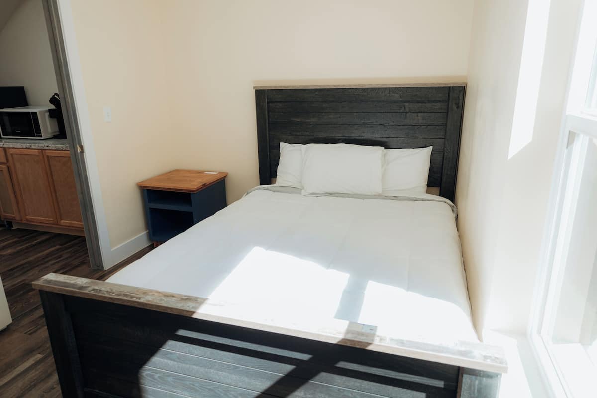 Cortinas blackout, wifi gratis y ropa de cama 