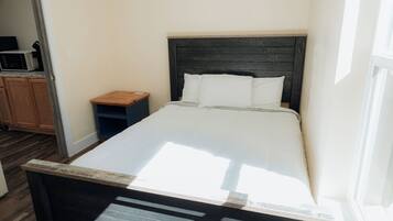 Family Cabin | 3 bedrooms, blackout drapes, free WiFi, bed sheets