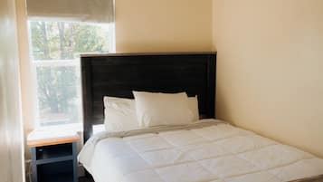 Family Cabin | 3 bedrooms, blackout drapes, free WiFi, bed sheets