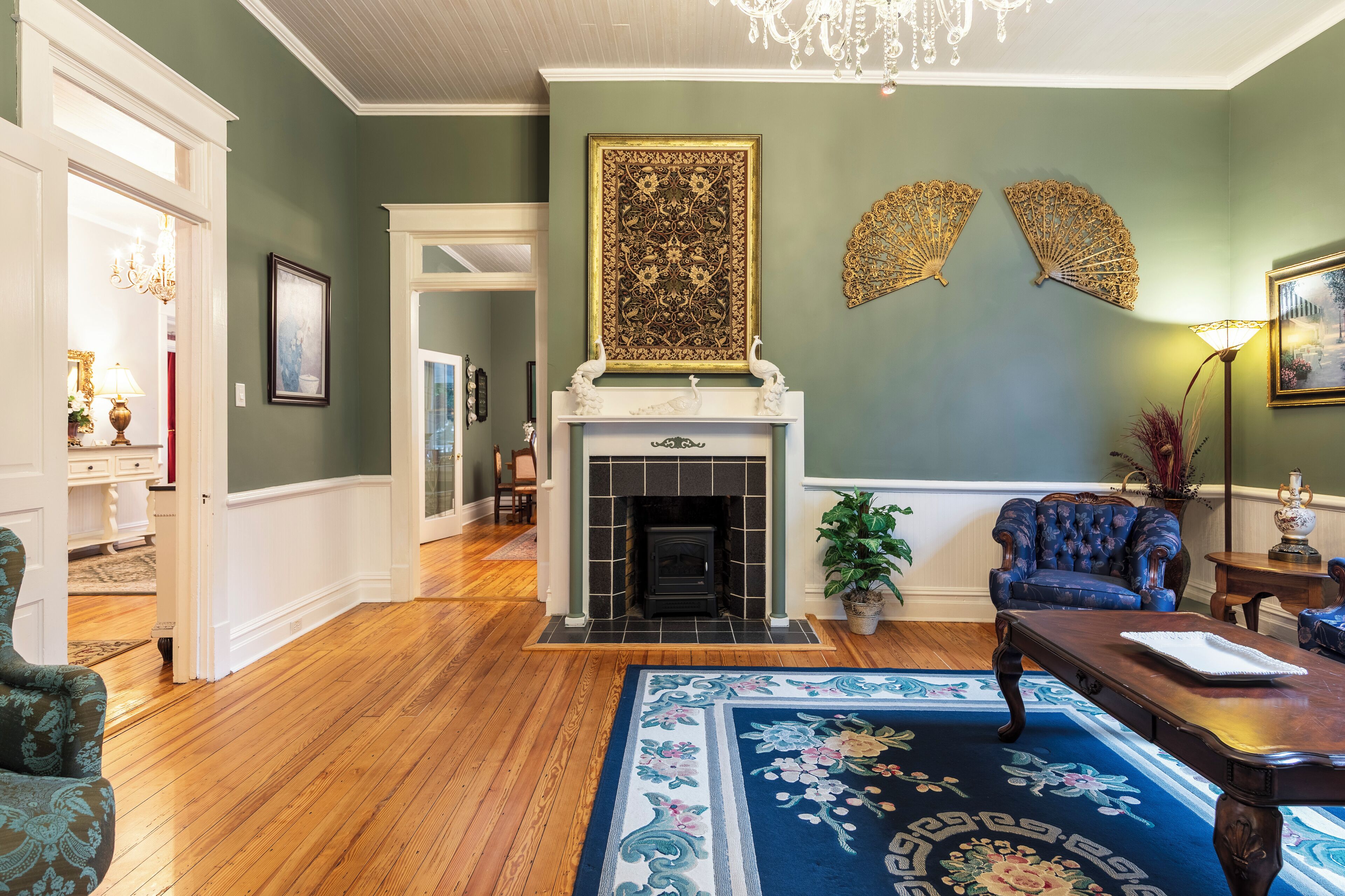 40-inch Smart TV with digital channels, Netflix, Hulu