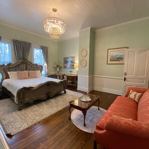 أغطية فراش متميزة وألحفة محشوة بالريش وأسرّة بطبقة علوية مريحة