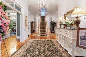 Interior entrance - Magnolia Inn (Clayton)