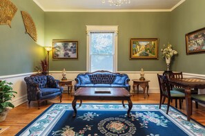 تلفزيون ذكي، برامج وأفلام نتفليكس، هولو، خدمات بث