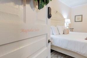 Luxury Suite, 1 King Bed, Private Bathroom | Premium bedding, down comforters, pillowtop beds, individually decorated - Magnolia Inn (Clayton)