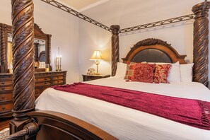 Kamar Royal, 1 Tempat Tidur King, kamar mandi pribadi | Seprai premium, selimut bulu angsa, dan bantalan ekstra lembut