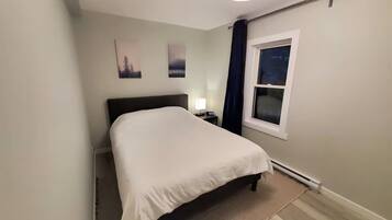 2 bedrooms, desk, iron/ironing board, WiFi