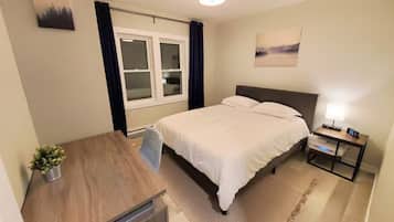2 bedrooms, desk, iron/ironing board, WiFi