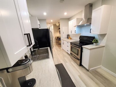 Cozy 2 Bed Apt with Fiber internet near waterfront