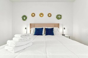 2 habitaciones, tabla de planchar con plancha, wifi y ropa de cama 