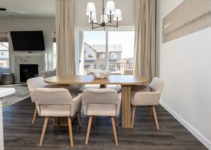 Dining - Luxury AFA 3 BED Getaway with Mt. Views (Colorado Springs)