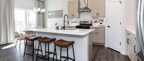 Mikrowelle, Ofen, Herdplatte, Geschirrspüler