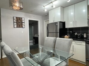 Interior - Downtown Vancouver Retreat Pool, Gym & Free Parking (Vancouver)