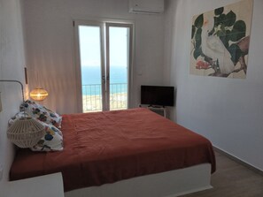 3 bedrooms, iron/ironing board, travel crib, free WiFi