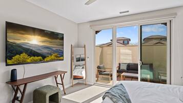 4 bedrooms, desk, iron/ironing board, travel crib