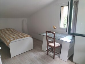 4 bedrooms, desk, WiFi, bed sheets - 4-bedroom family home on foot to city center (Aix-en-Provence)