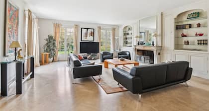 La Maison des Rois - With garden and Jacuzzi