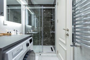 Family Room, Garden View | Bathroom | Shower, free toiletries, hair dryer, slippers - Chido Residence (Istanbul)