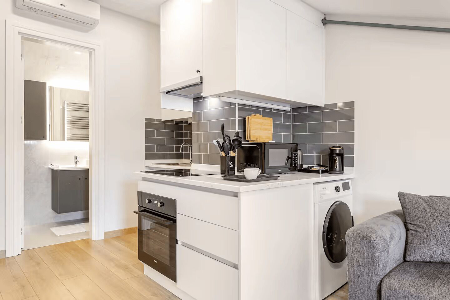 Panoramic Apartment, Balcony, City View | Private kitchenette | Fridge, microwave, oven, stovetop