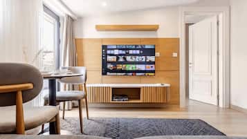 Căn hộ có tầm nhìn toàn cảnh, 1 giường cỡ queen và sofa giường, quang cảnh thành phố | Khu phòng khách