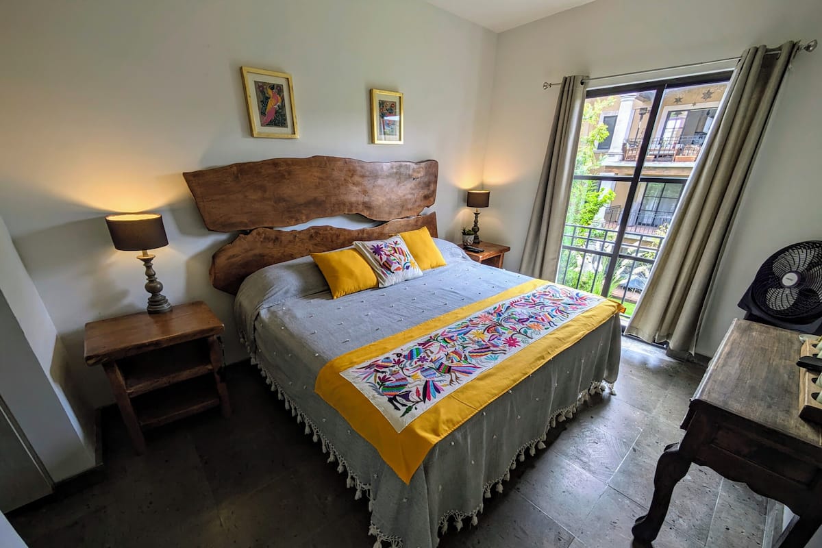 2 bedrooms, iron/ironing board, free WiFi