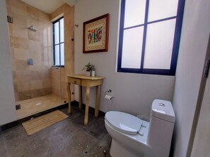 Comfort appartement, uitzicht op binnenplaats | Badkamer