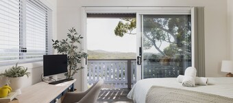 Eagles Nest at Shoal Bay - Immerse yourself in nature