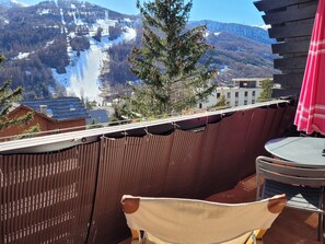 Outdoor dining - Mountain coin studio - 4 persons - Full south in Chantemerle (Chantemerle)