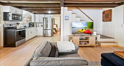 Zeus's Landing at Cottages of Maine Gradual beachfront, King Beds, Dog Friendly