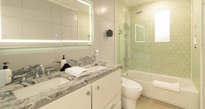 Lustrous Lustron