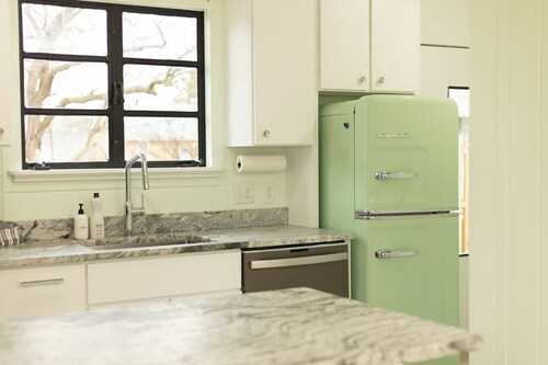 Lustrous Lustron