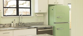 Lustrous Lustron