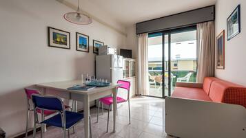 Apartment, 1 Bedroom, Balcony, Ocean View | Living room