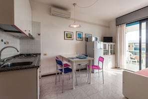 Apartment, 1 Schlafzimmer, Balkon, Meerblick | Innenbereich