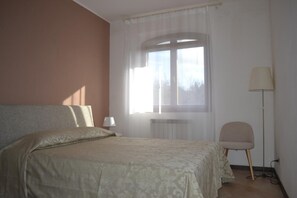 2 soverom, strykejern/-brett, reiseseng for barn og wi-fi