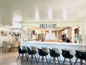 Dining - Luxury Waterfront Retreat near Daytona Beach (Daytona Beach)