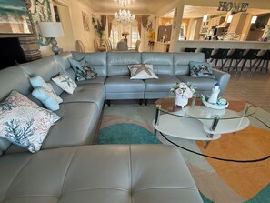 Smart TV, computer monitors