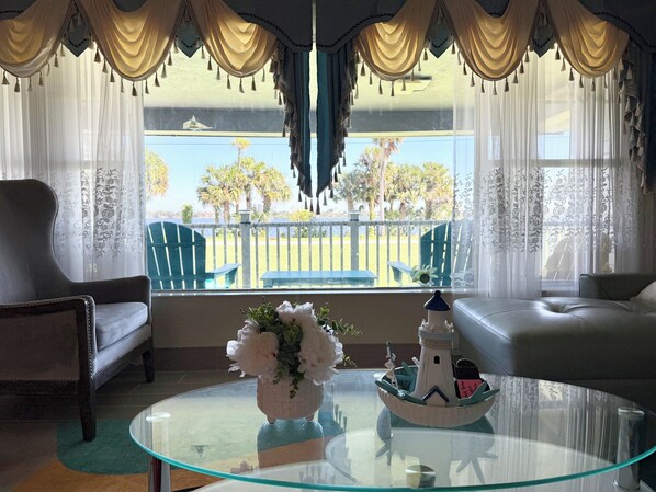 Smart TV, computer monitors - Luxury Waterfront Retreat near Daytona Beach (Daytona Beach)