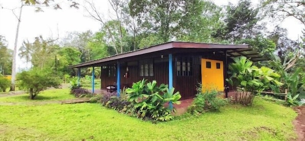 A small, single-story building with a sloped roof, surrounded by lush greenery and trees. - Gran Gavilan del Sarapiqui Lodge (Puerto Viejo)