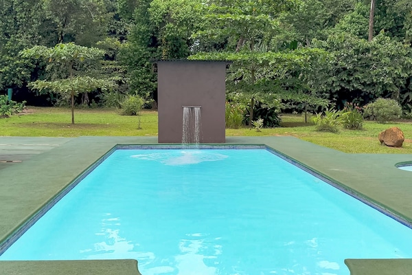 2 outdoor pools