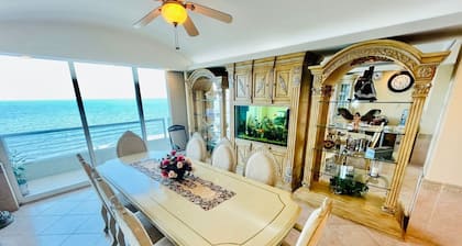 Super luxury oceanfront penthouse! Torre Catania, families welcome