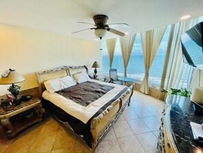 3 bedrooms, desk, iron/ironing board, free WiFi - Super luxury oceanfront penthouse! Torre Catania, families welcome (Veracruz)